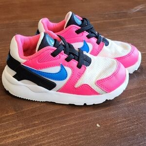 Toddler nikes size 8